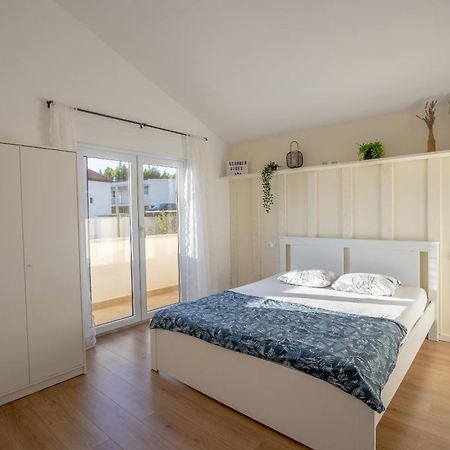 דירות אומיס Apartman Rojo מראה חיצוני תמונה